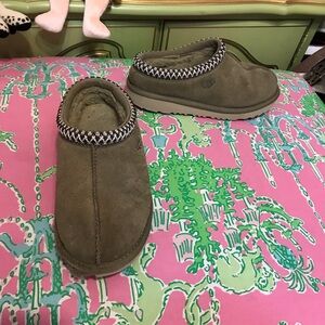 UGG Kids tasman slip-on shoes size 2